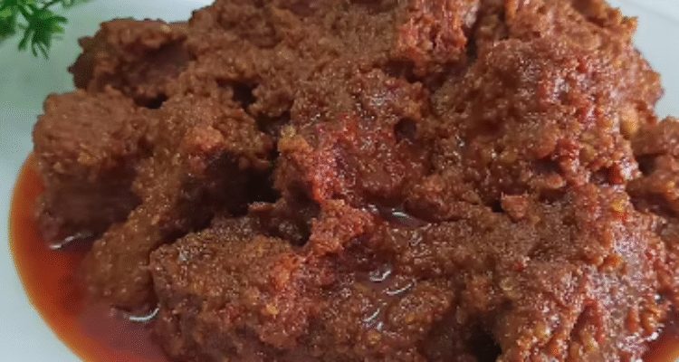 Resep bumbu rendang asli Padang lengkap dengan cara memasak, tips memasak daging empuk, dan rahasia cita rasa rendang Minang autentik.